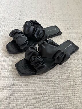 | Circus Ny by Sam Edelman | ‘Iggy’ Black Ruched Slide Sandals size 10m